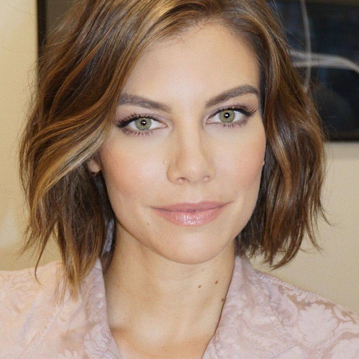 La mirada luminosa de Lauren Cohan se consigue con estos correctores de ojeras ligeros