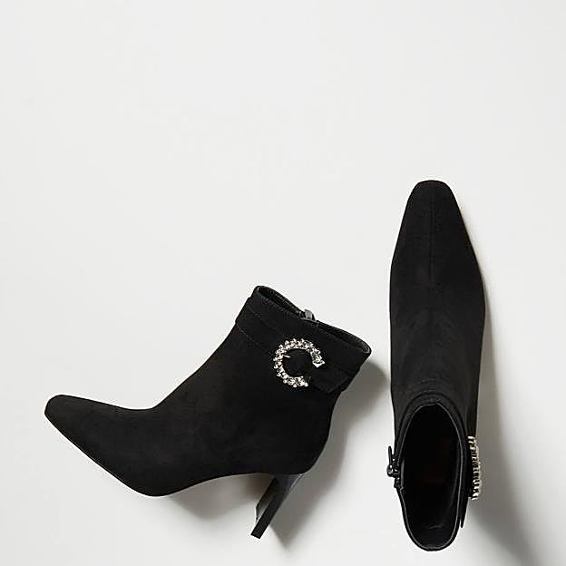 Botines de tacón con joya