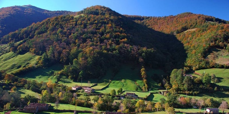 La Vega de Pas, el pueblo medieval de Cantabria donde hacer una (golosa) ruta gastronómica
