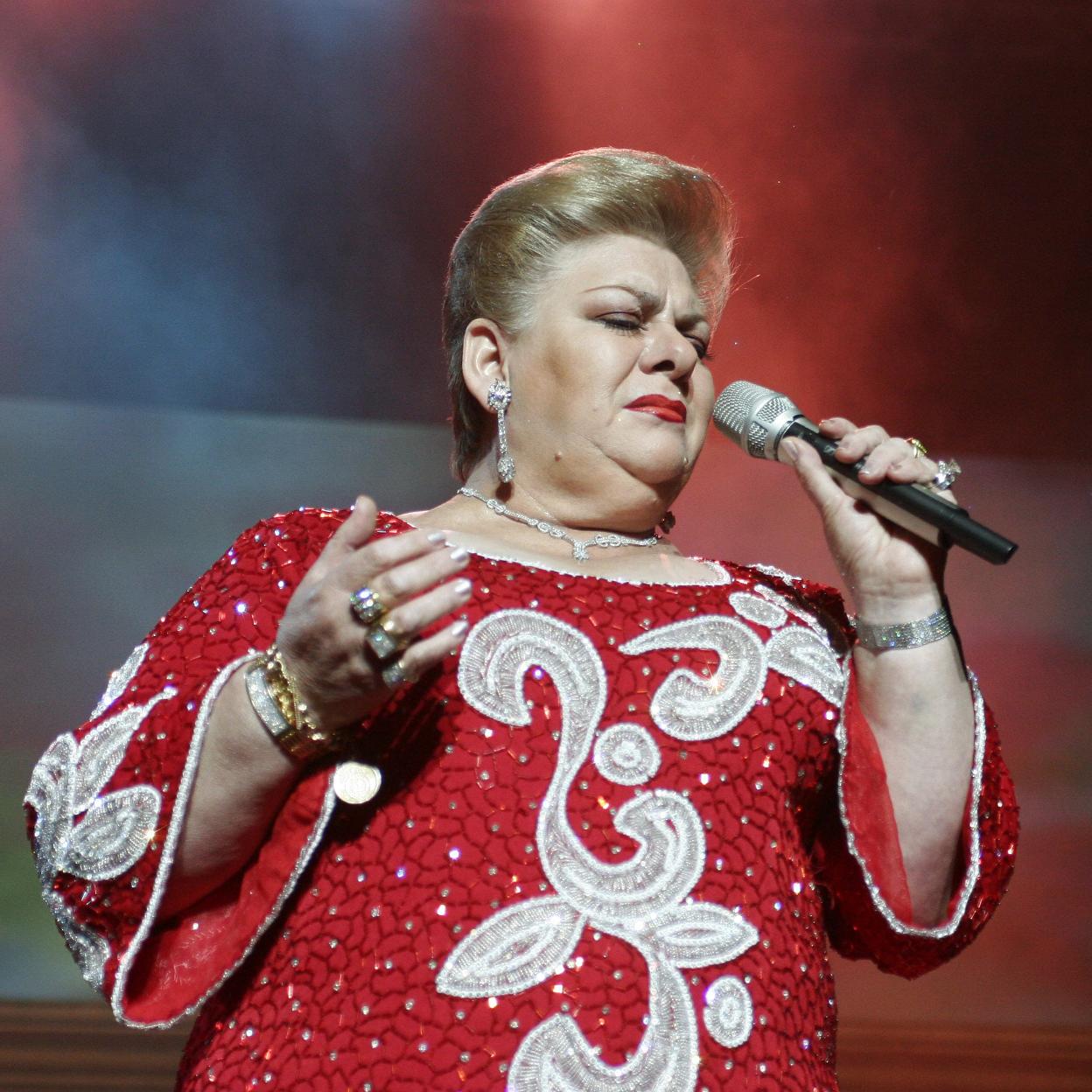 Paquita la del Barrio en un concierto en 2006 en San José