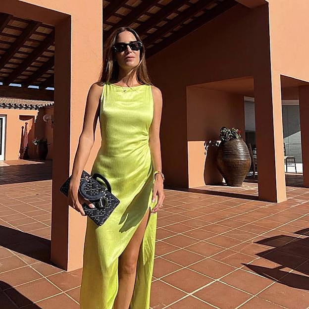 Los vestidos con los tirantes finos y cruzados son los más elegantes y favorecedores de la nueva temporada