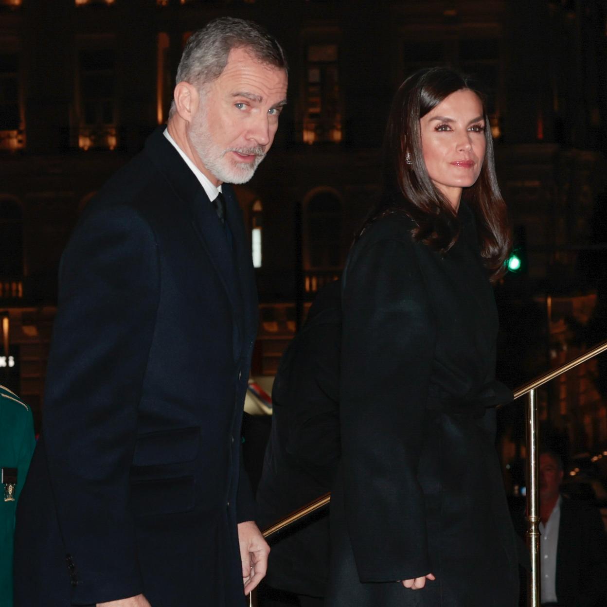 El rey Felipe VI y la reina Letizia a su llegada a Atenas.
