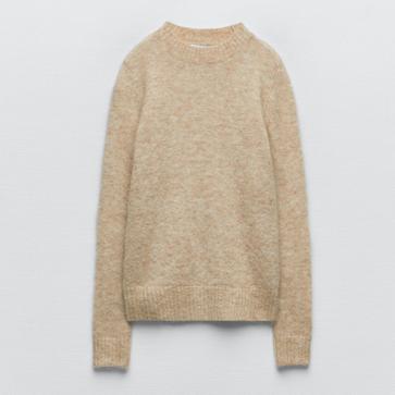 Imagen secundaria 1 - Abrigo de paño con cinturón, jersey de punto y pantalón con estampado de cuadros. Todo de Zara.