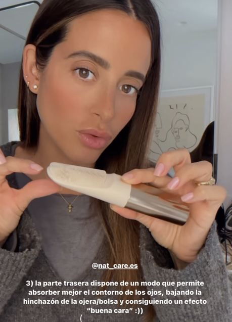 Imagen - La influencer María Fernández-Rubíes con masajeador de ojos de Opal. Foto: @mariafrubies.