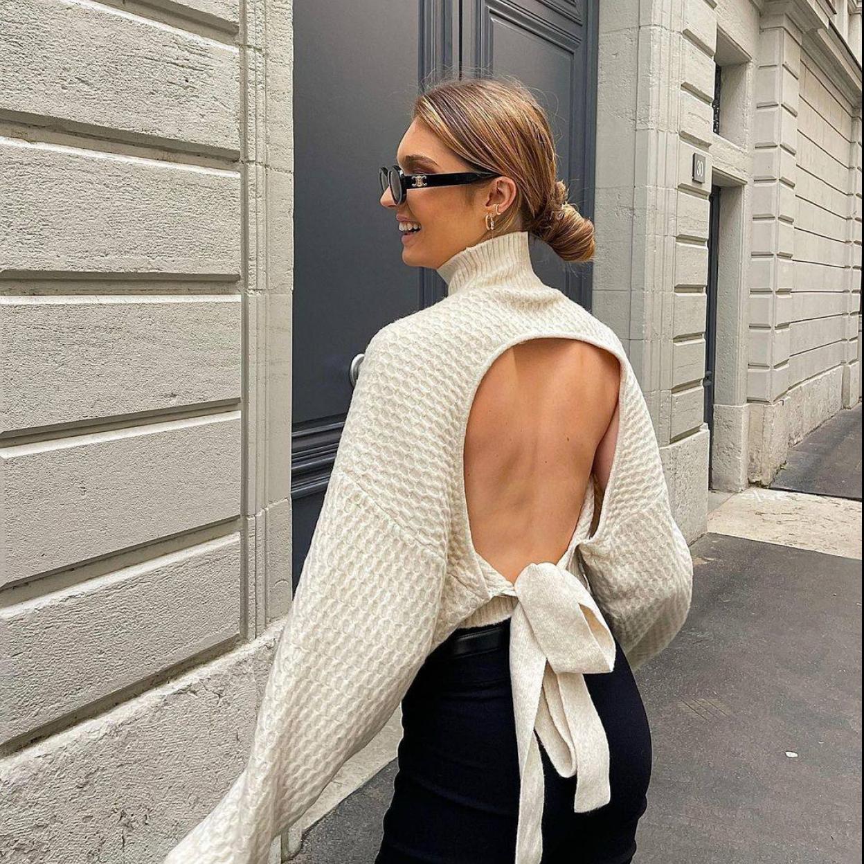 La influencer lleva el jersey viral cut-out de Zara