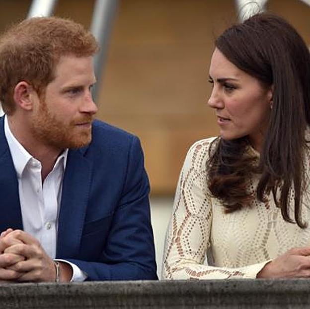 El príncipe Harry y Kate Middleton.