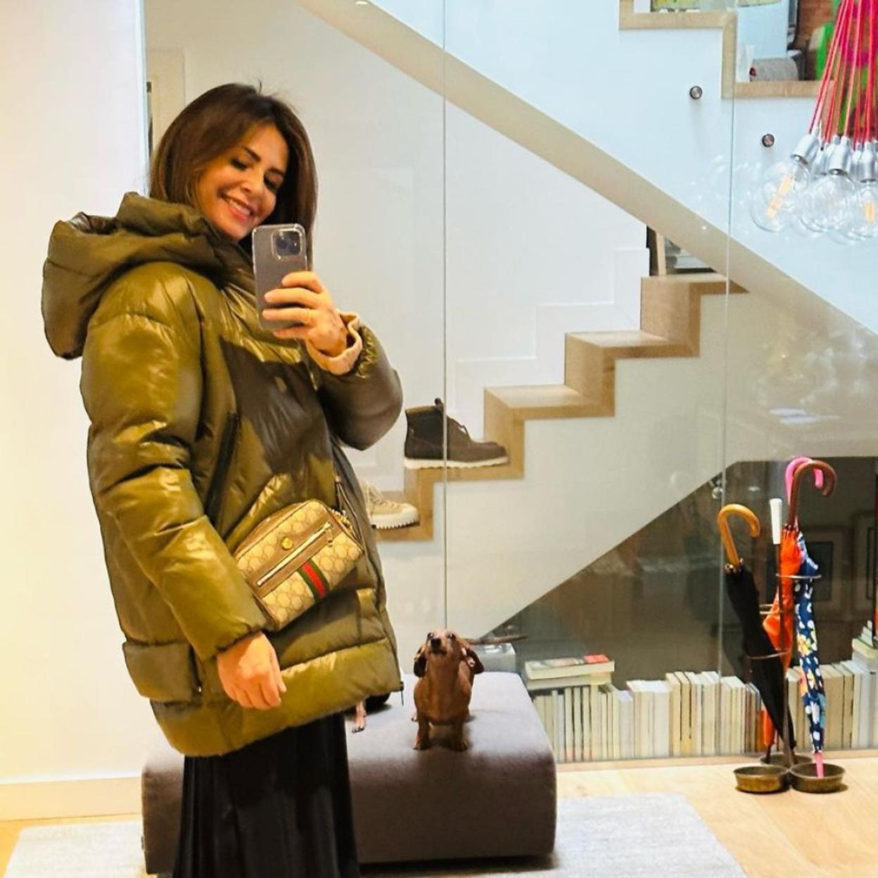 Nuria Roca con un anorak verde.