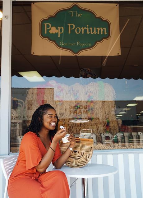 Imagen - Mujer comiendo helado/PEXELS