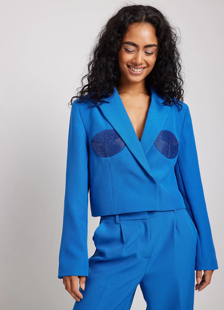 Imagen - Americana con adornos y perlas de NA-KD, 44,06€ (antes 62,95€).