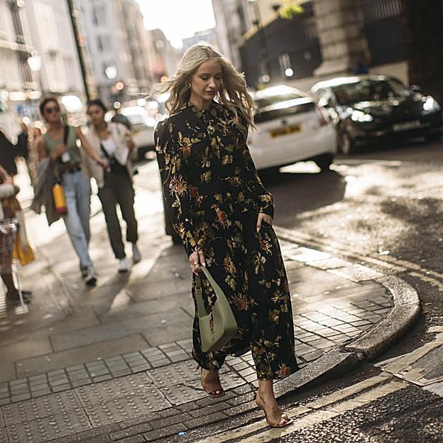 Cómo crear un armario cápsula perfecto y cinco looks de temporada para actualizarlo de la manera más fácil