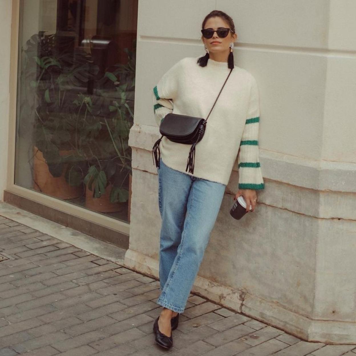 Una influencer con bailarinas de color negro.