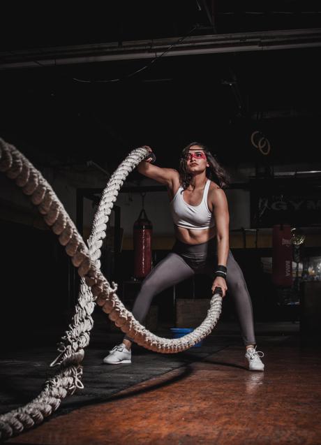 Imagen - Mujer haciendo CrossFit/PEXELS