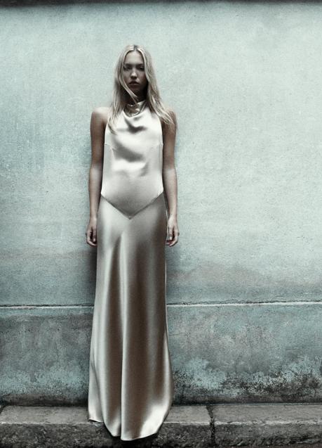 Imagen - Lila Moss con un vestido de Zara.