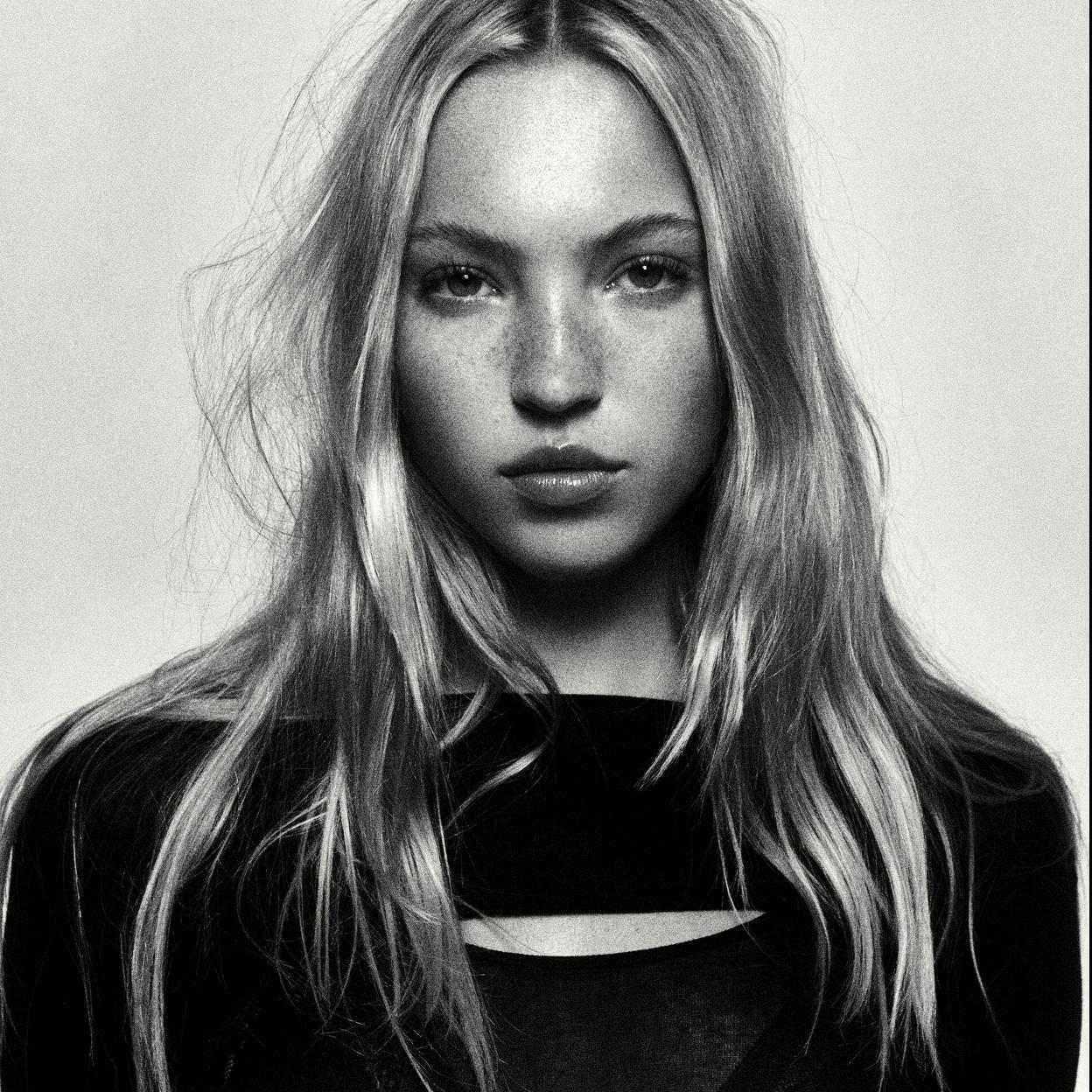 Lila Moss en una de las fotografías para la campaña de Zara.