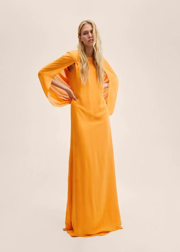 Si buscas un vestido extra largo, te enamorarás de esta opción. Es un vestido largo con detalle drapeado y mangas estilo murciélago. Precio: 54,99 euros.