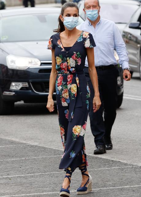 Imagen - La reina Letizia con alpargatas de Manebí. Foto: Gtres.