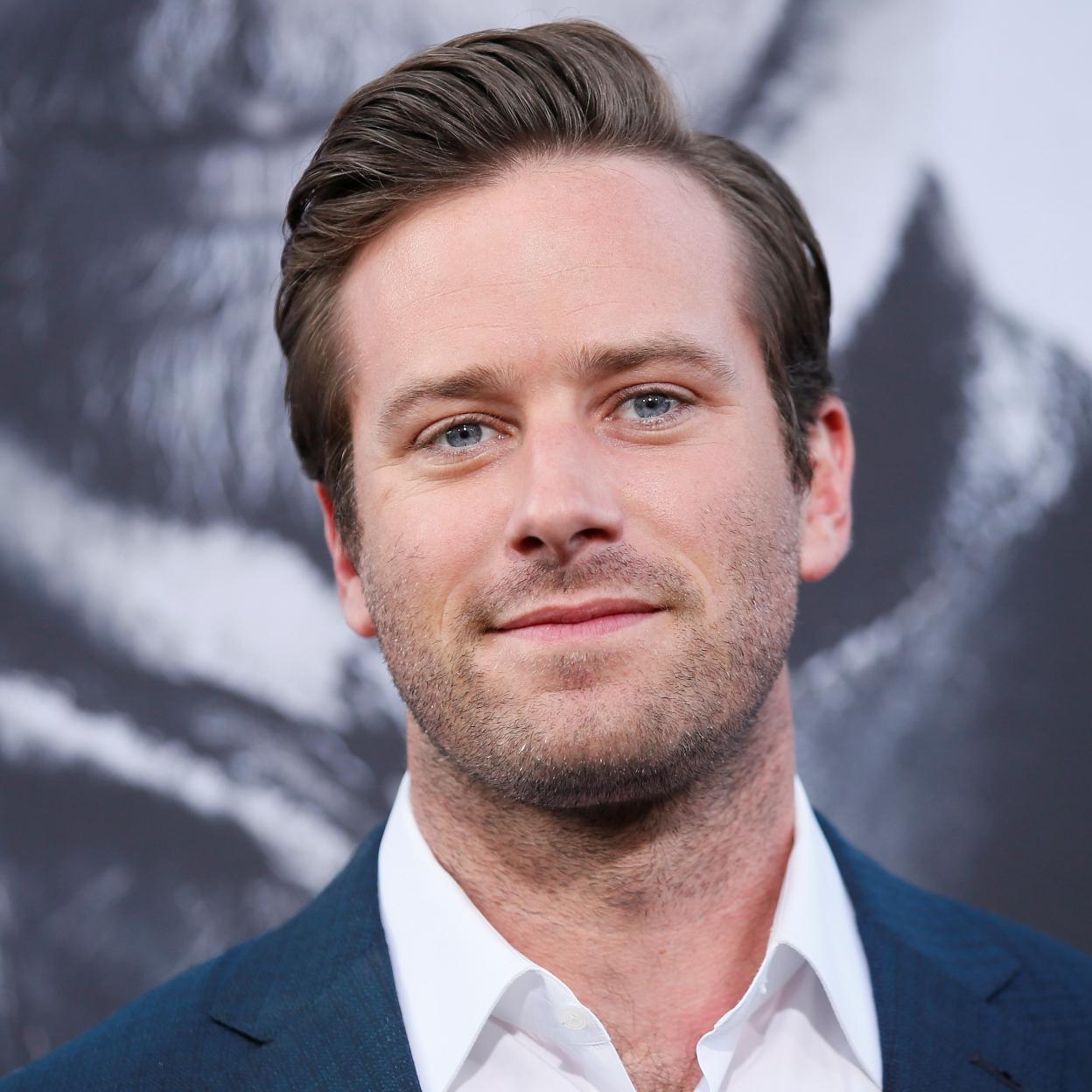 El actor Armie Hammer reconoce que abusó de su poder con las mujeres.
