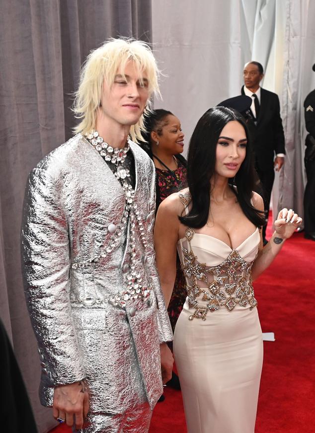 Megan Fox comparte siempre estética junto a Machine Gun Kelly, aunque su vestido de Zuhair Murad, no ha pasado desapercibido.