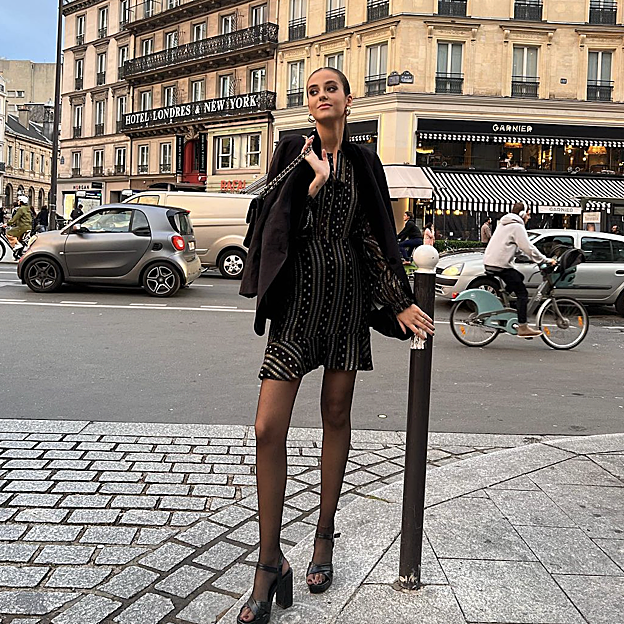 Desembarco Borbón en Barcelona: por qué Victoria Federica e Irene Urdangarin comparten pandilla y hacen nuevos (y guapos) amigos en la capital catalana