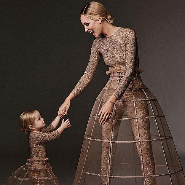 Imagen principal - MODA: Los espectaculares vestidos feministas de Chiara Ferragni en Sanremo