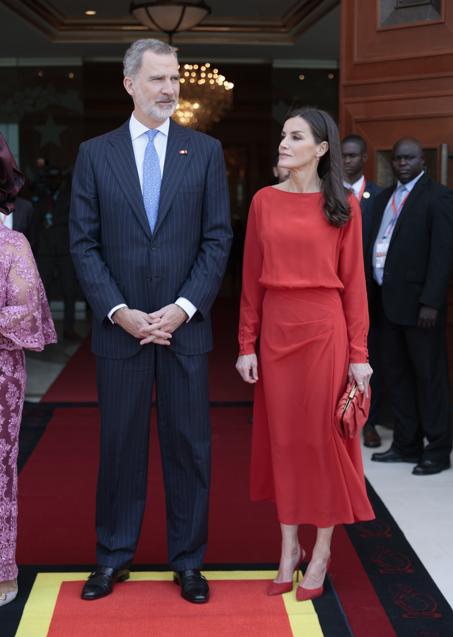 Imagen - Así queda el vestido rojo de la reina Letizia. / GTRES