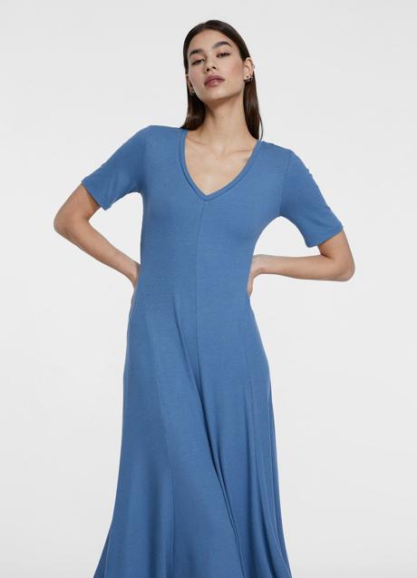Imagen - Vestido midi de canalé de Stradivarius (25,99 euros)