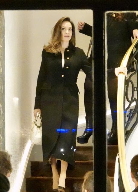 Imagen - Angelina Jolie con bolso Lady Dior en blanco. Foto: Gtres.