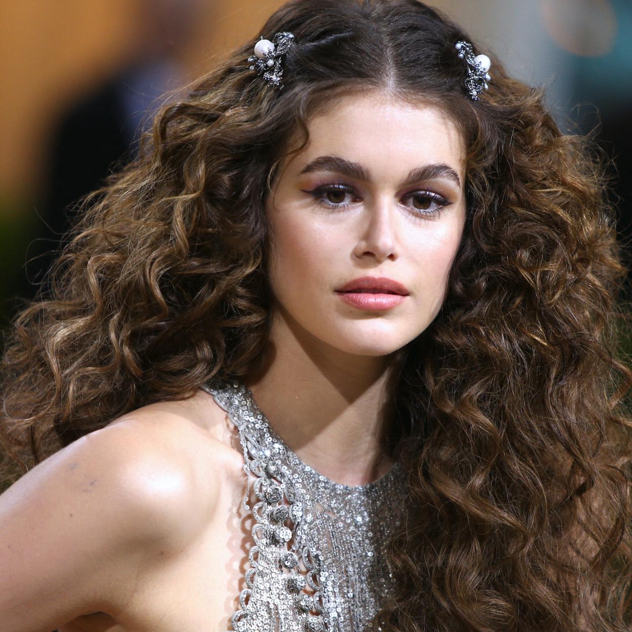 Estos son los mejores champús para pelo rizado del momento. 