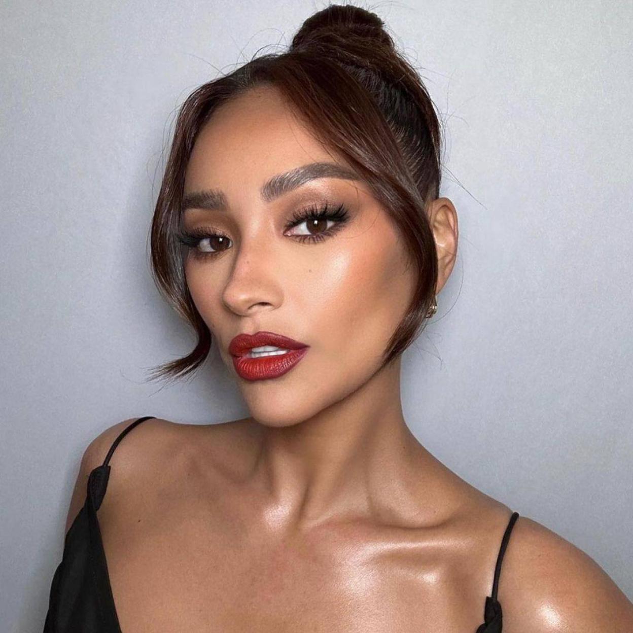 Consigue las pestañas con volumen de Shay Mitchell con estos sérums