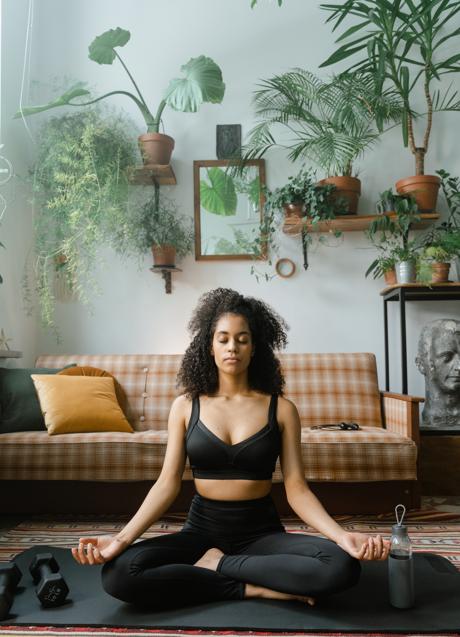 Imagen - Mujer haciendo yoga/PEXELS