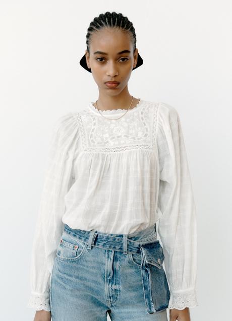 Imagen - Camisa blanca con bordados de Zara (29,99 euros)