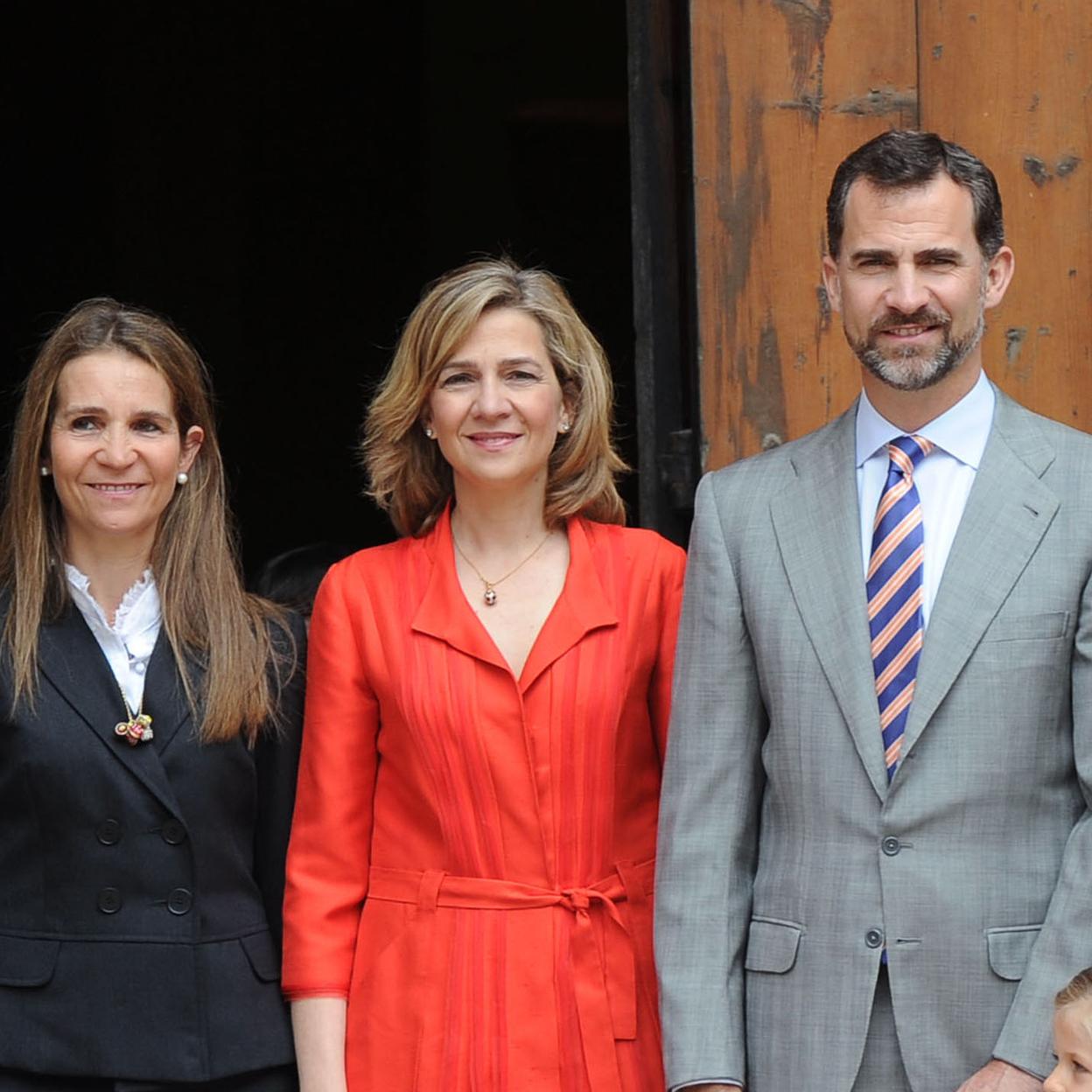 La infanta Elena, la infanta Cristina y el rey Felipe VI en una de las escasas imágenes en las que aparecen juntos