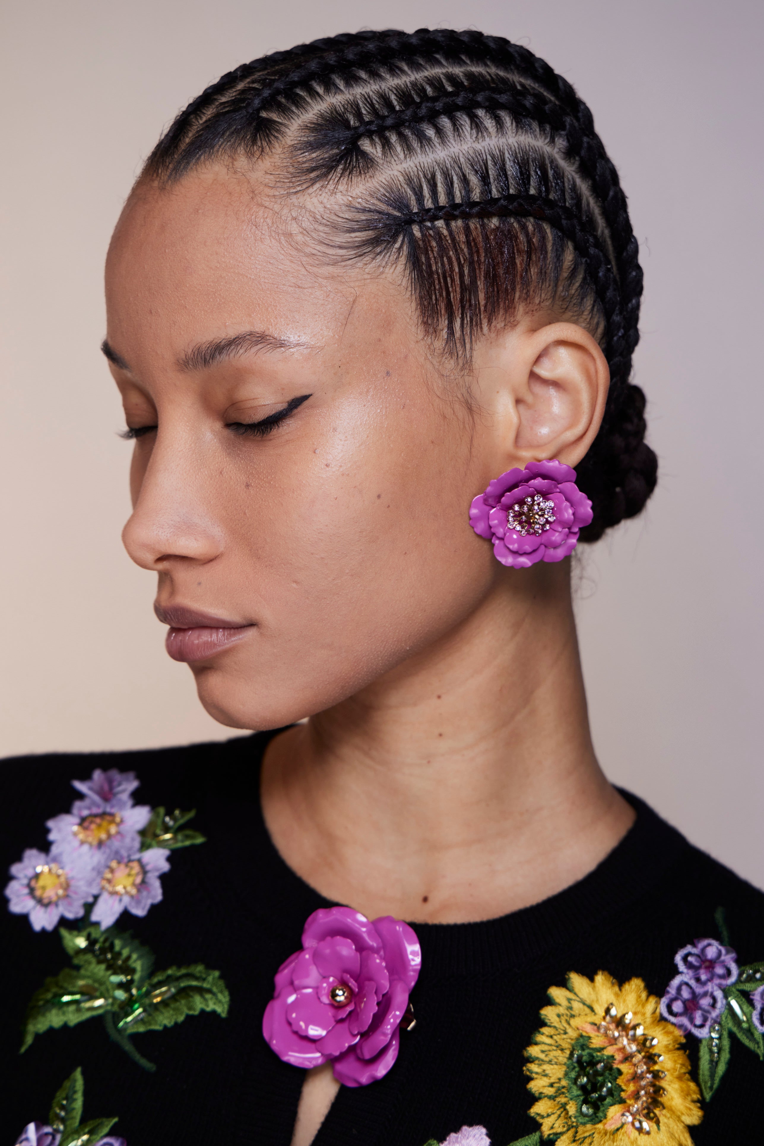 Imagen - Recogido bajo con trenzas de raíz.Foto: Launchmetrics Spotlight.