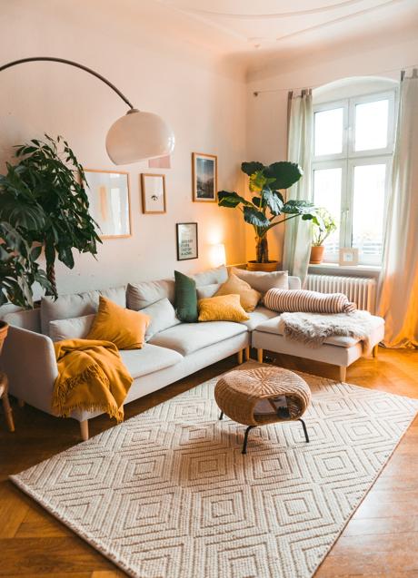 Imagen - Un salón que sigue la regla 60 (beige), 30 (verde) 10 (amarillo). Foto: PINTEREST