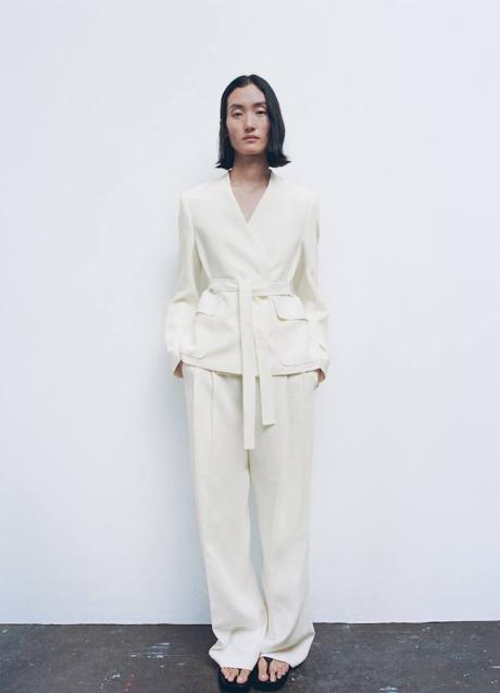 Imagen - Traje blanco con blazer con cinturón