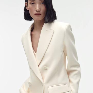 Imagen secundaria 1 - Traje blanco con blazer cruzada, chaleco y pantanlón