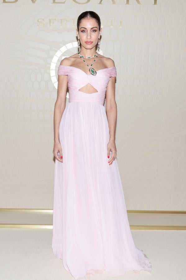 Hiba Abouk destacón con un vestido rosa de Giambattista Valli.