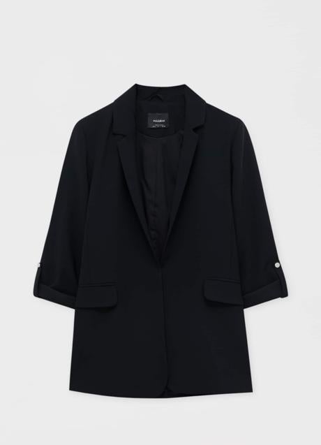 Imagen - Blazer negra oversize de Pull&Bear, 29,99€.