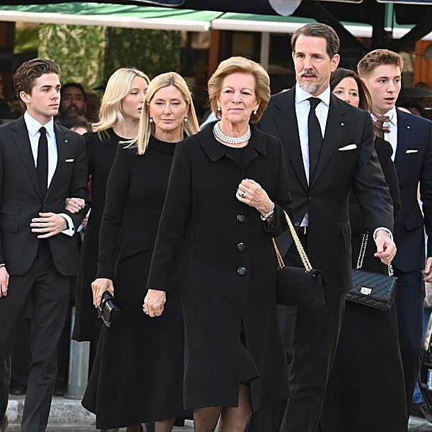 Misa funeral de Constantino de Grecia: Ana María, Pablo y Marie-Chantal Miller, arropados por la reina Sofía y las infantas Elena y Cristina