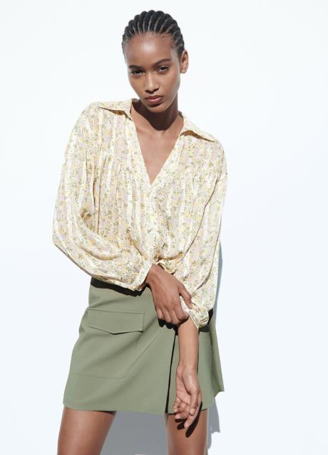 Imagen - Blusa estampada con flores de Zara (25,95 euros)