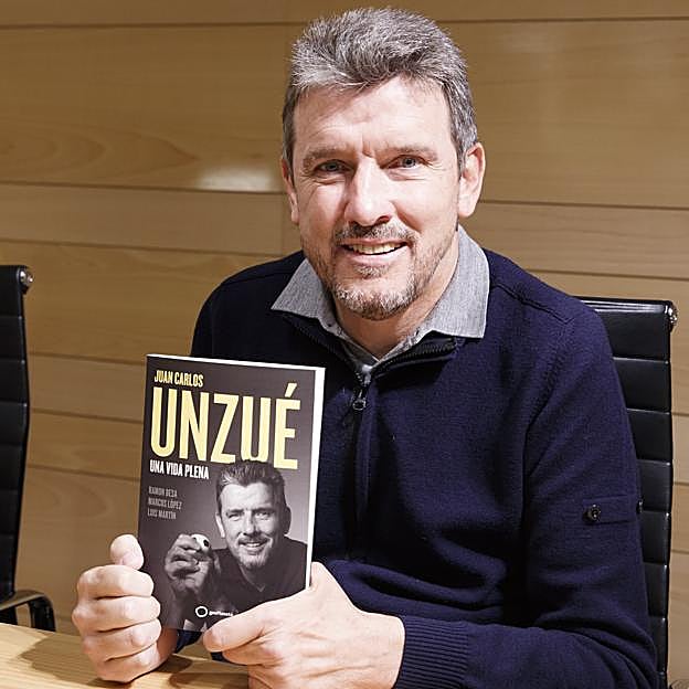 Juan carlos Unzué en la presentación del libro que narra su vida de superación.