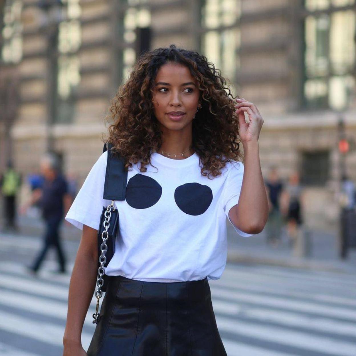 La influencer tiene unos rizos bonitos y elásticos como los que dejan estas mascarillas