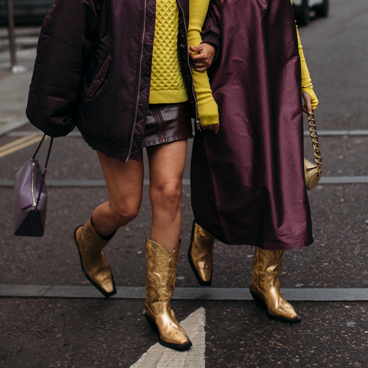 Looks de street Style con botas cowboy originales.