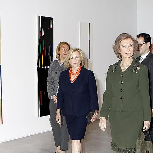 Patricia Phelps de Cisneros junto a la reina Sofía durante la inauguración de una exposición. 