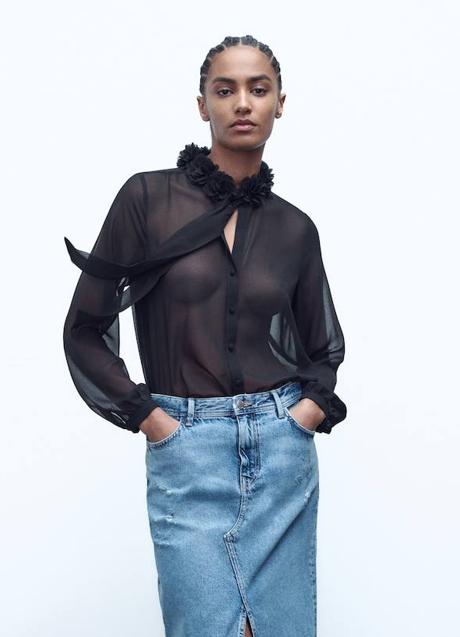 Imagen - Blusa negra semitransparente con flores