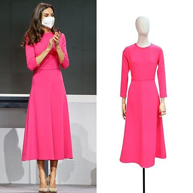 La reina Letizia, en 2022, con un vestido rosa de Moisés Nieto.
