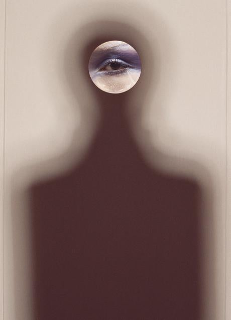 Imagen - Invitación para la agencia de publicidad Mafia, realizada en 1972 por Guy Bourdin. (Foto: © 2023 THE GUY BOURDIN ESTATE)