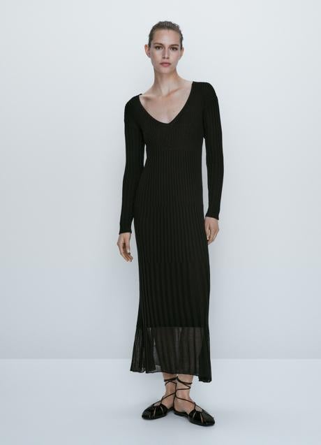 Imagen - Vestido negro de canalé de Massimo Dutti (69,99 euros)