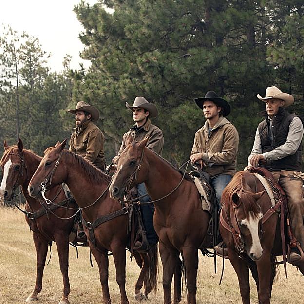 Dave Annable, Wes Bentley, Luke Grimes y Kecin Costner en una imagen de Yellowstone.