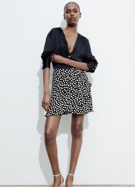 Imagen - Mini falda con estampado de lunares de Zara (25,99 euros)